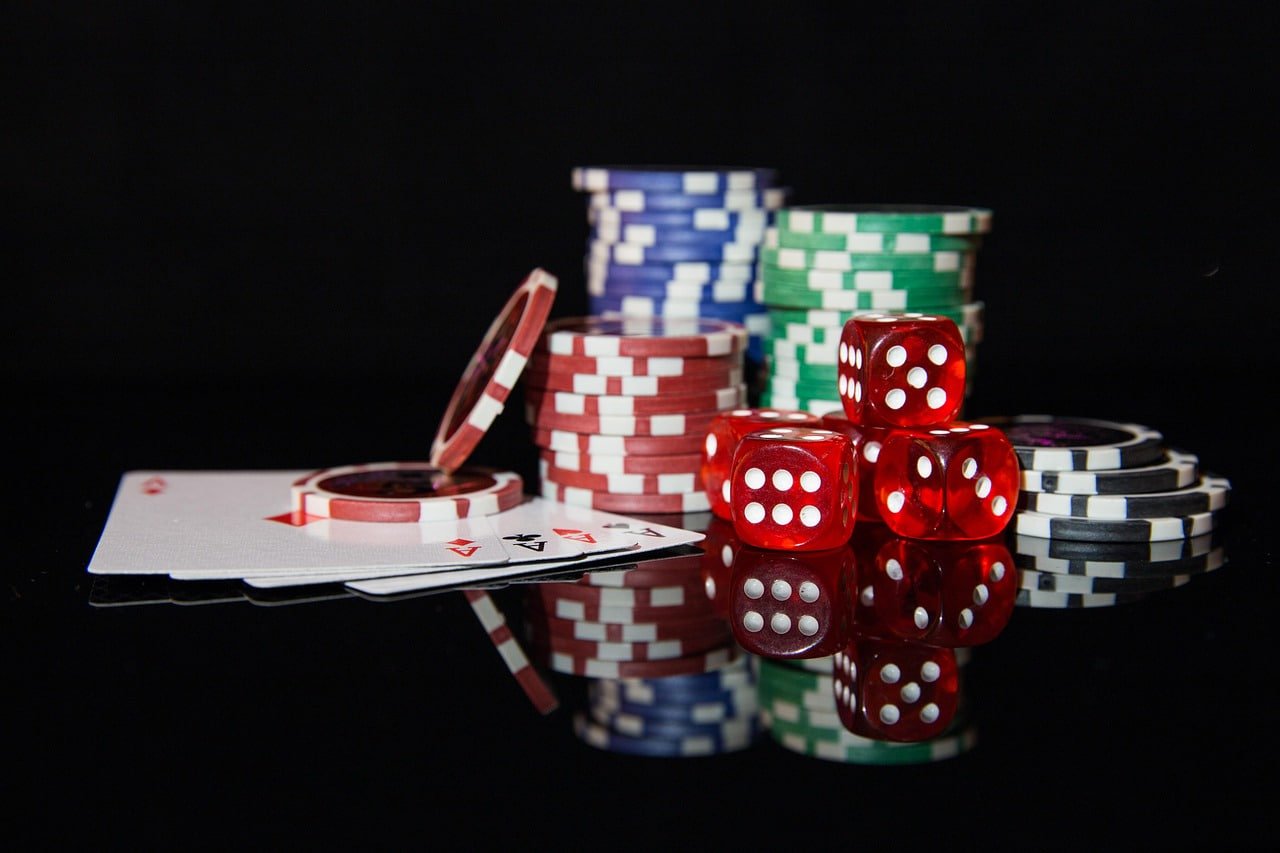 526bet mobile app showing French Roulette betting interface and live dealer stream